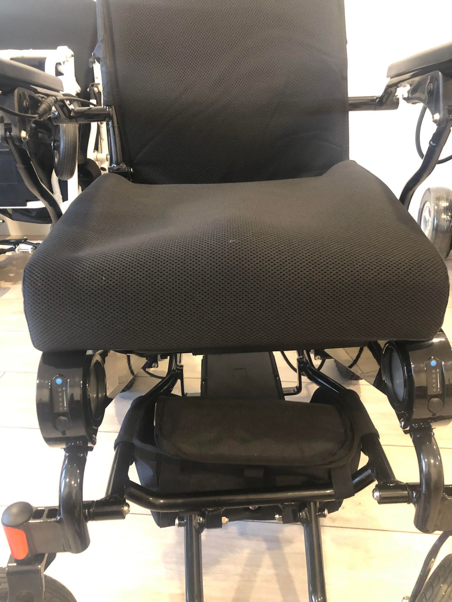 EeZeeGo-Gel Seat Cushion - Image 3